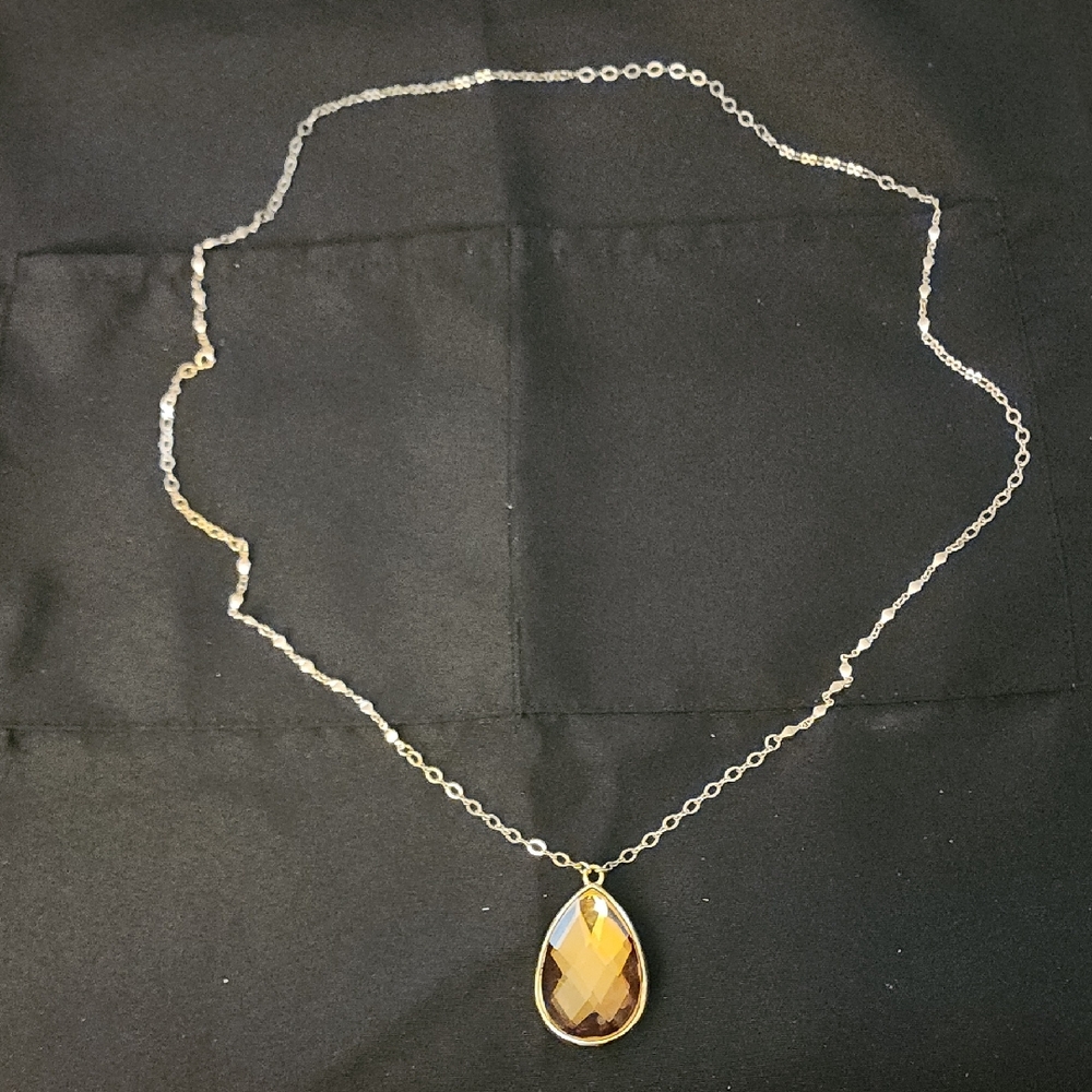Gold Teardrop Pendant Necklace